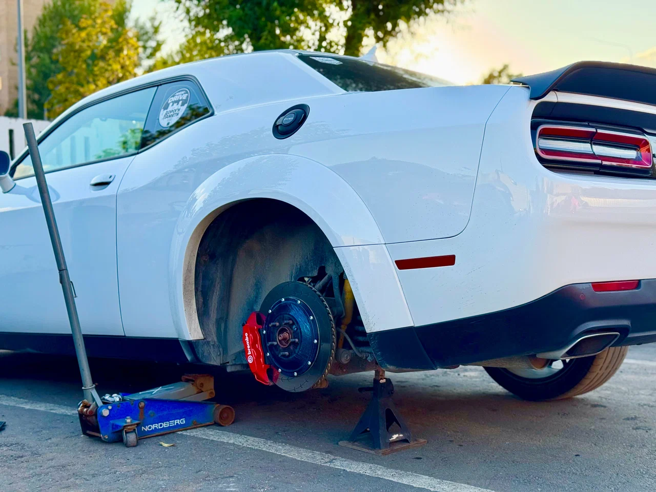 Бронзовый диск крупным планом